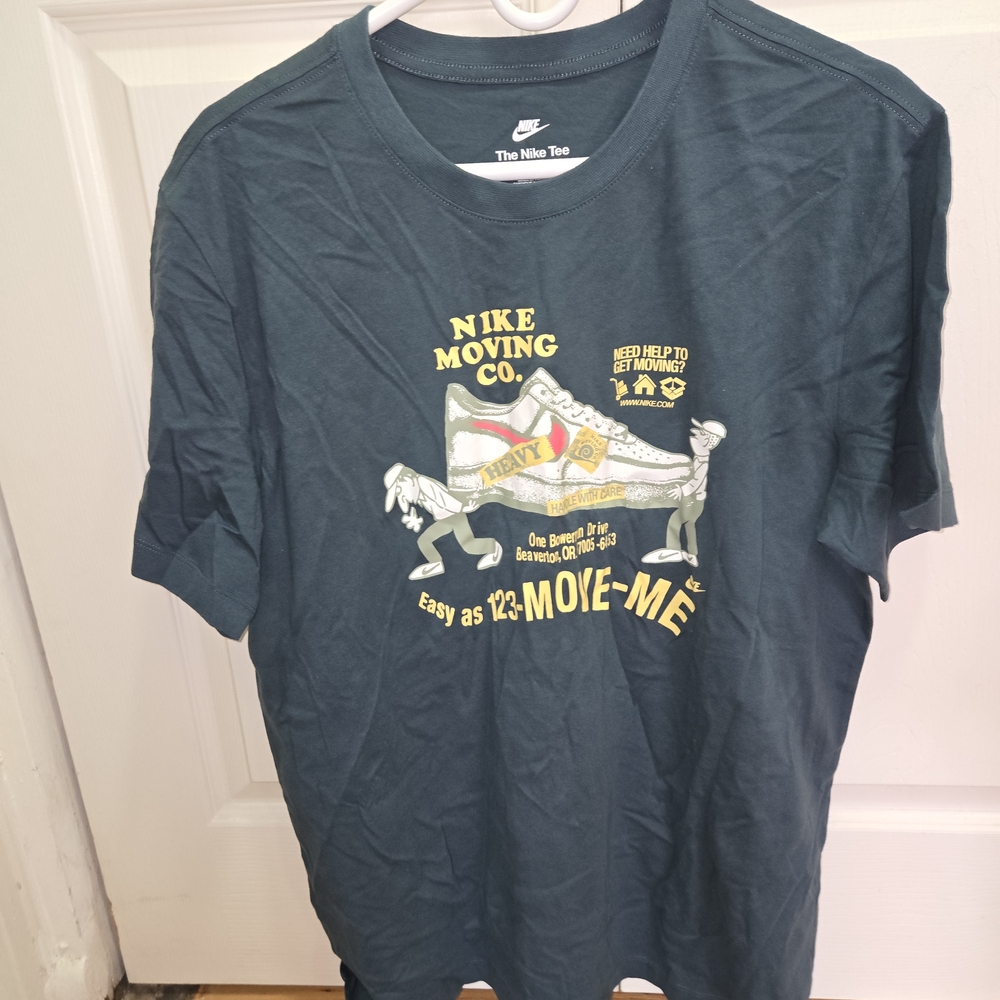 Nike Men's Graphic Tee - Dark Green